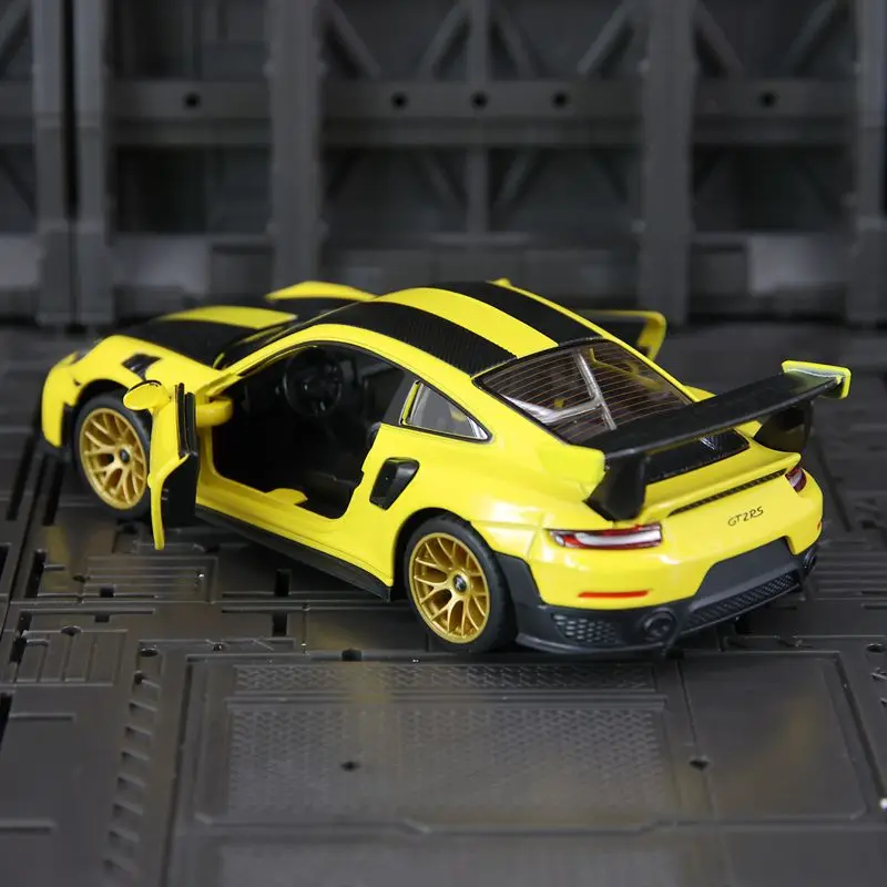 1:32 Porsche 911 GT2 RS legering model auto ornamenten akoestisch-optische pull back kan open worden gegeven als verjaardagscadeau aan vrienden