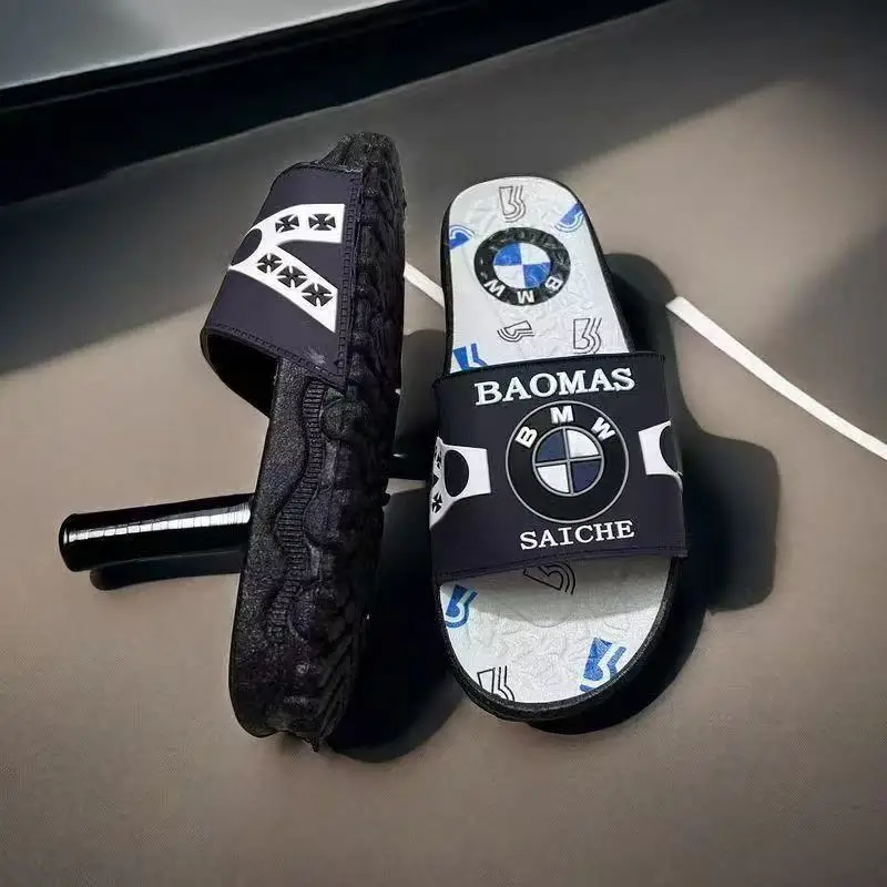 Le nuove pantofole comode da esterno resistenti all'usura di lusso leggere per la casa di tendenza antiscivolo dell'estate della BMW