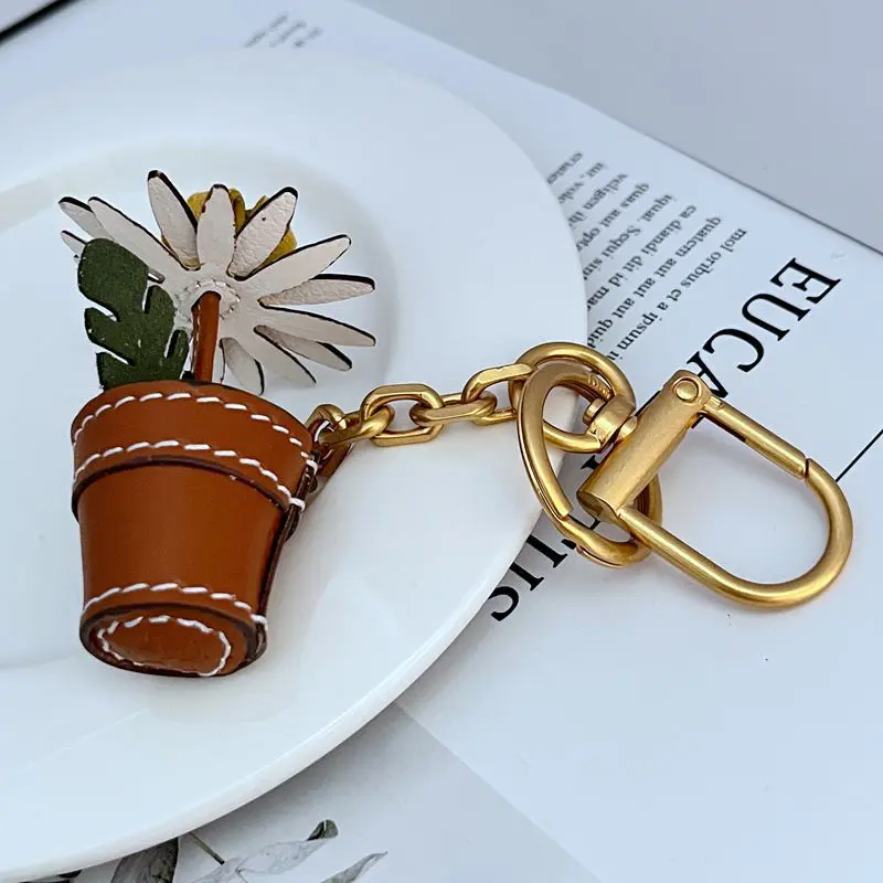 

Potted daisy flower cowhide handmade keychain