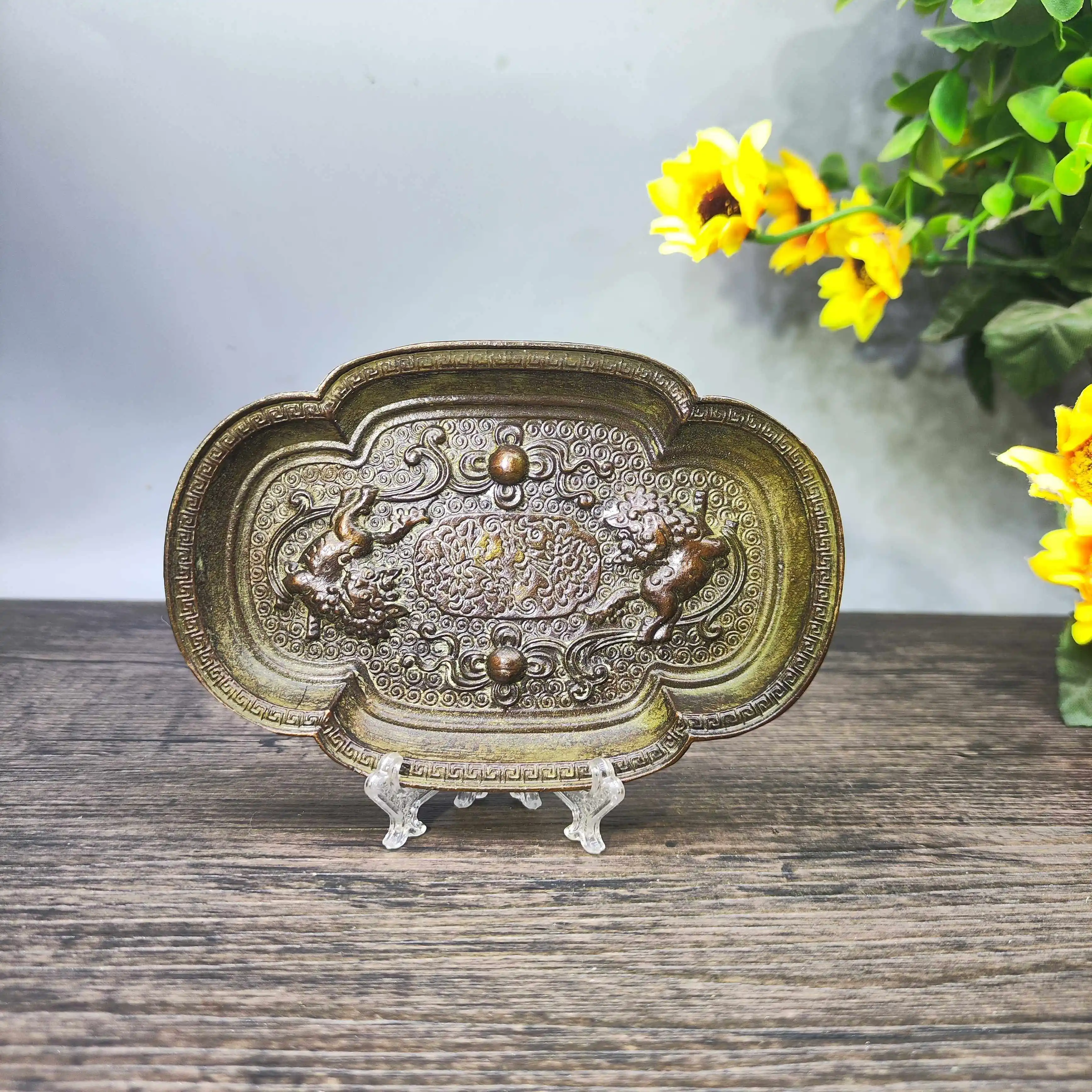 

Vintage Brass Lion Playing Ball Brush Washer Ashtray Plate Antique Copper Collectible Chinese Traditional Home Office Desktop De