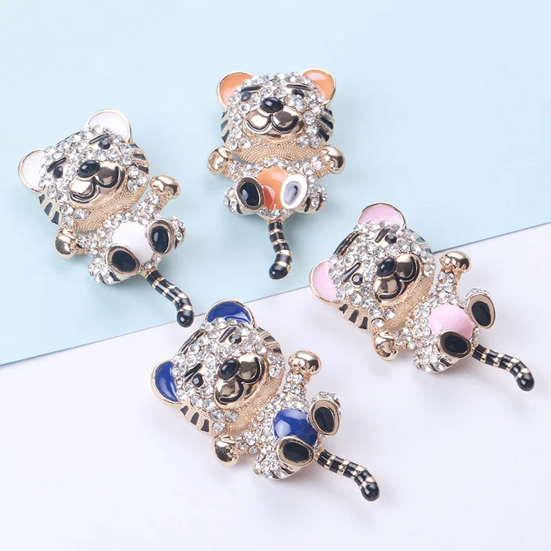 

Cute Little Tiger Brooch Neutral rhinestone Animal Pin Clothing Accessories Office Party Gift Jewelry