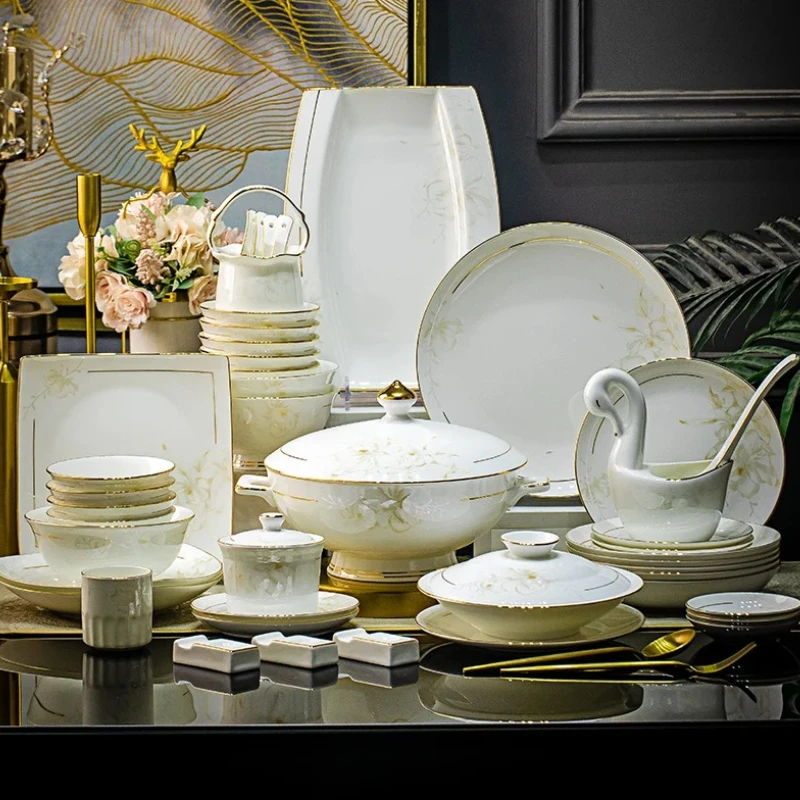 

Beautiful Designer Dinnerware Set Christmas Luxury Ceramic Fine Bone China Dinner Set Gold 16 People Kit Pratos Tableware Set