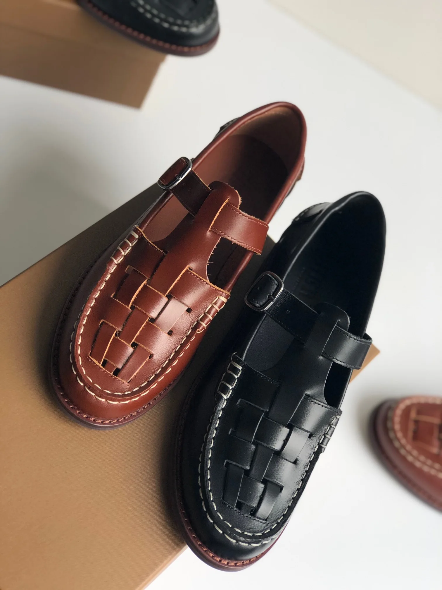 Hereu cowhide braided Roman shoes 2023 fashion new T-style buckle Mary Jane shoes retro chunky heel loafers