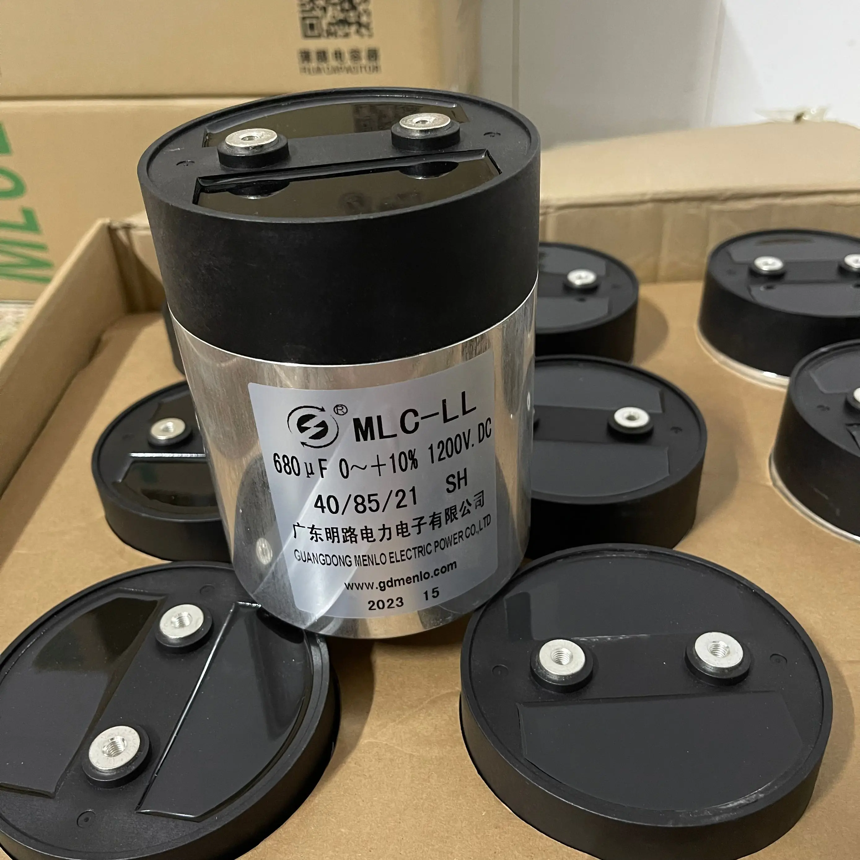 

Оригинальный Minglu MLC-LL 680 мкФ 1200 В DC-LINK DC поддержка высоковольтного пленочного безелектродного конденсатора 150 мм * 115 мм