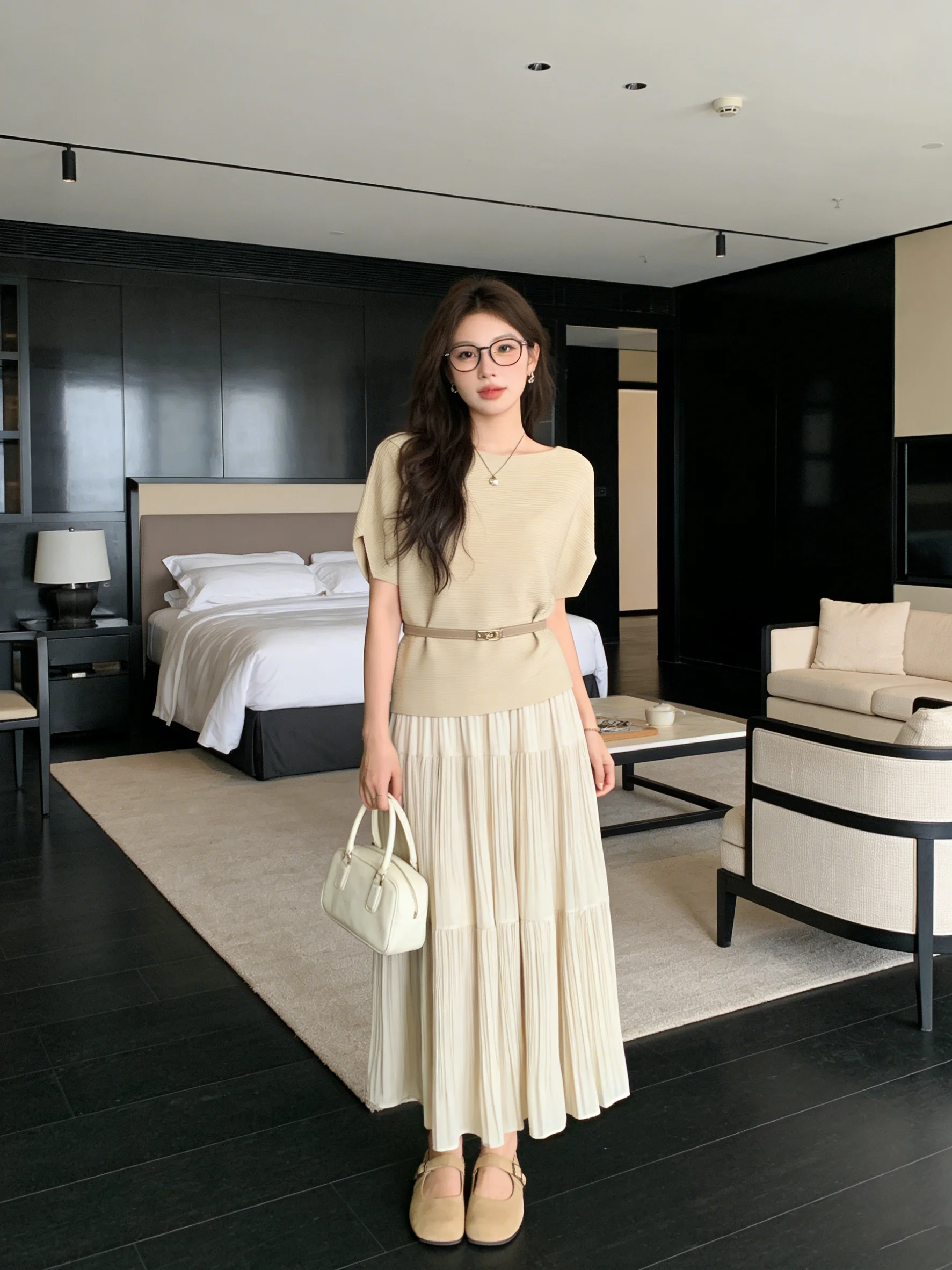 

Элегантный антивозрастной комплект из футболки с коротким рукавом и плиссированной юбки с высокой талией в корейском стиле, модный ансамбль для женщин