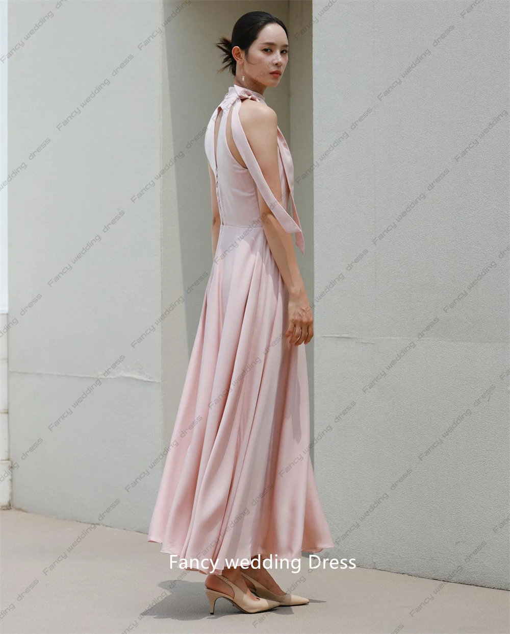 Fancy Korea Pink Halter abito da sposa servizio fotografico senza maniche morbido raso lunghezza del tè abito da sposa fiocco abiti da sera da sera