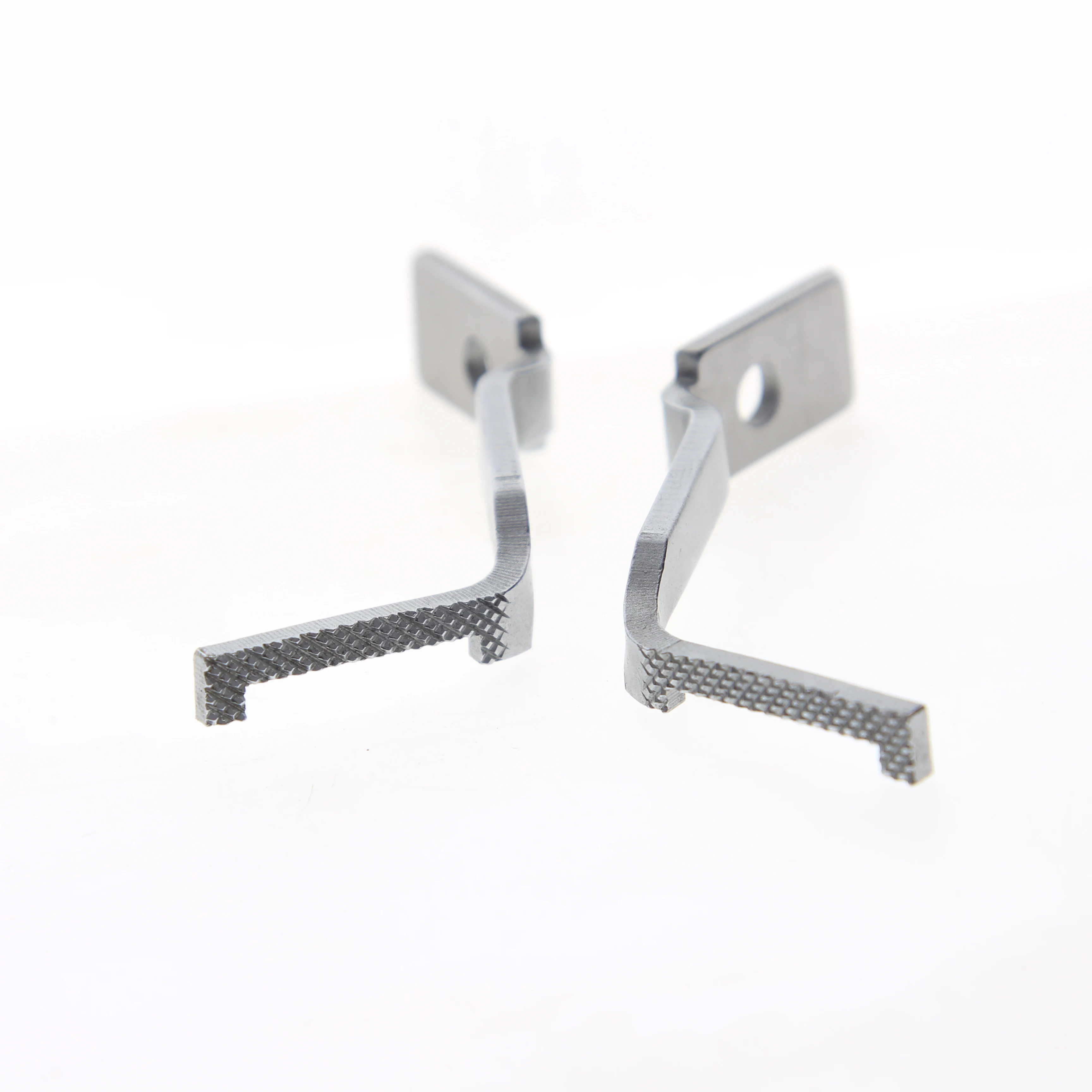 For Juki LK-1900 Set Of Paws 135-71955 (23x5.6, longitudinal) And Sliding Plate 141-16503 (23 mm, longitudinal)
