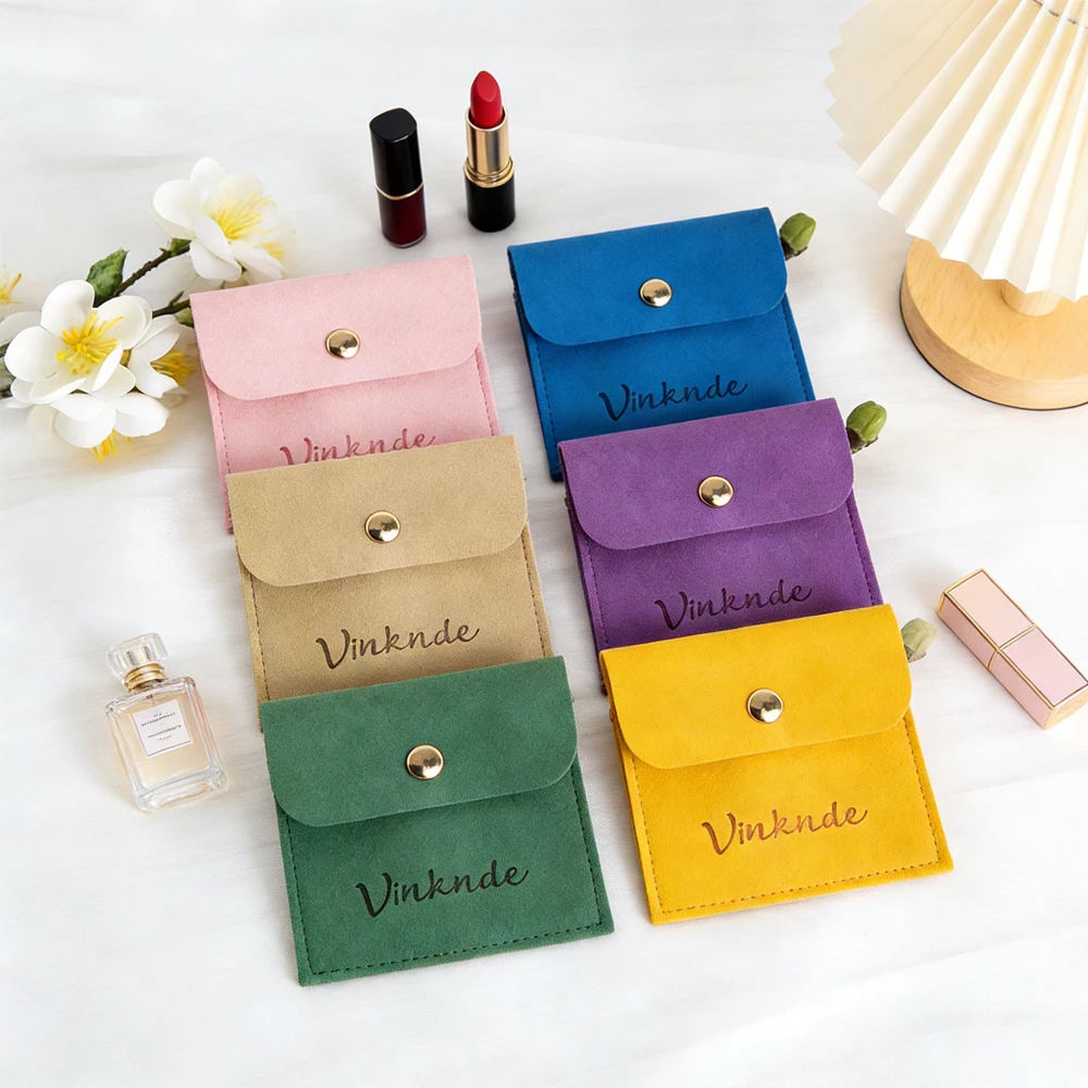 

100 шт., чехол для ювелирных изделий из микрофибры с логотипом, персонализированный 6x6 см, 8x8 см, маленькие ювелирные серьги, ожерелье, сумка для колец с кнопкой-защелкой