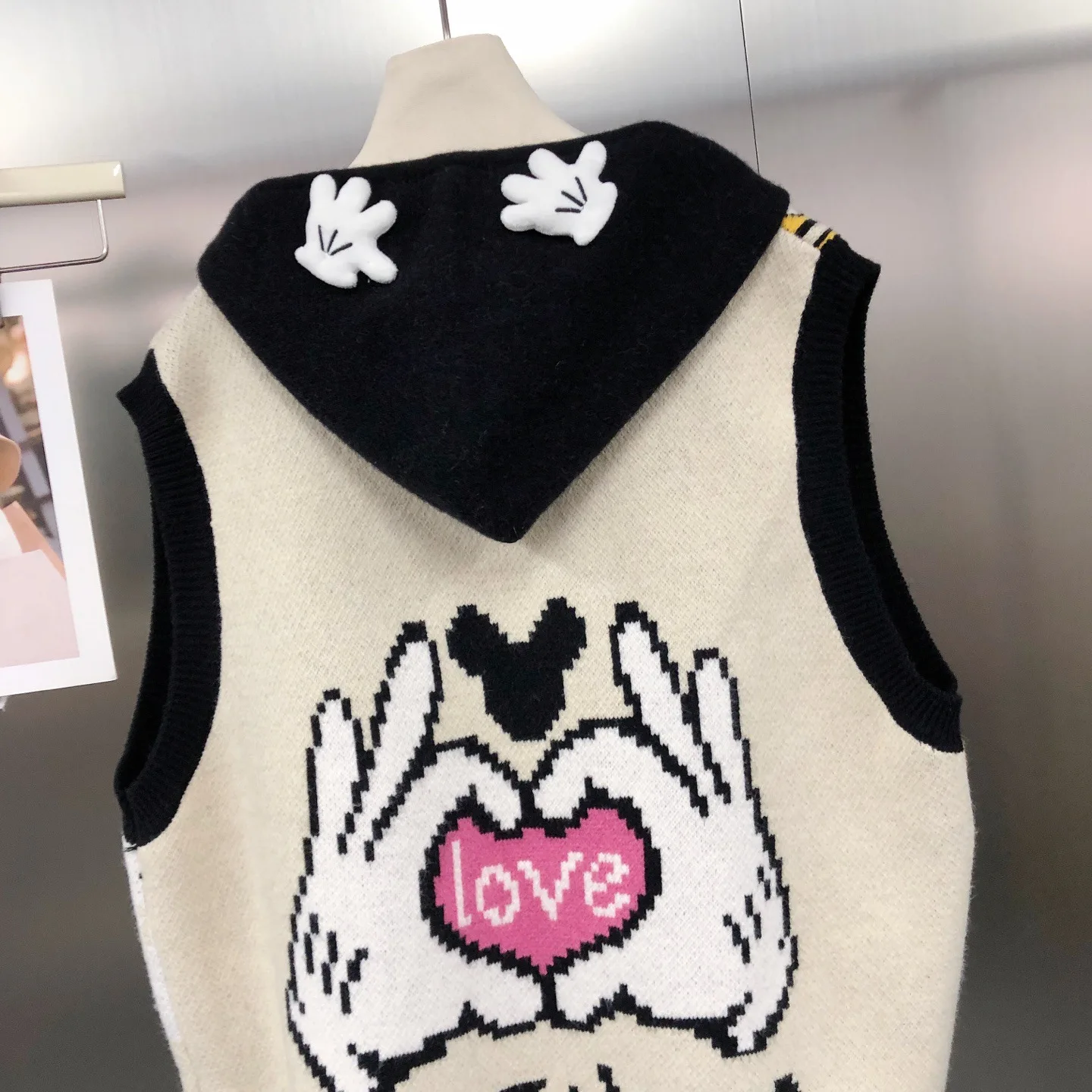 Japanese Retro Cartoon Jacquard Hooded Knitted Vest Fashionable Age-Reducing Sweater Vest for Women Kawaii Clothing