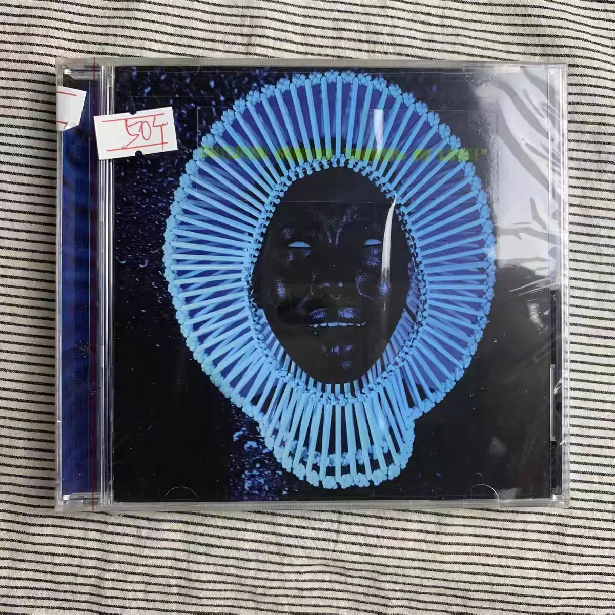 CD que desafía géneros! Despierta, mi amor! CD con el tercer álbum de estudio ganador del premio Grammy, "Redbone", lanzado el 2 de diciembre de 2016