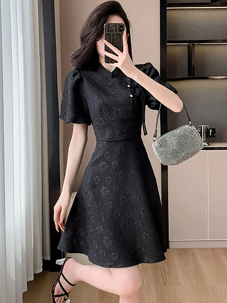 ฤดูร้อนสีดํา Jacquard ดอกไม้แขนสั้นชุดผู้หญิง Vintage Hepburn พรหมชุด 2025 เกาหลี Elegant Bodycon Dress