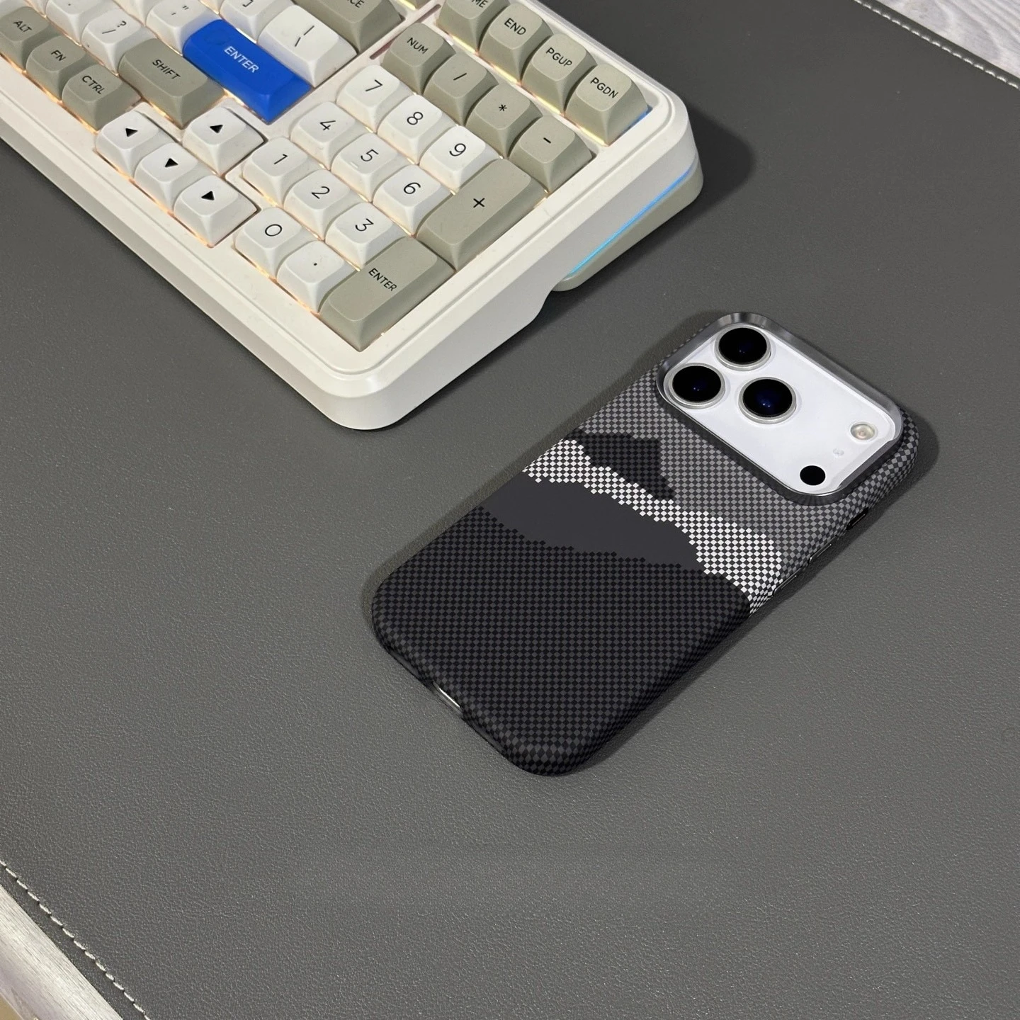 Magnetic Case Mountain Pattern Shell for iPhone 17 16 15 Pro Max Magnets Hard PC Cover Camera High Lens Protective Phone Capas