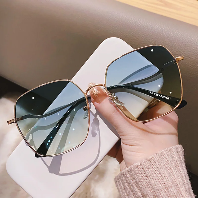 New sunglasses men's ins style women's sunglasses street shot concave style net red same metal wave legs Han Chaoda