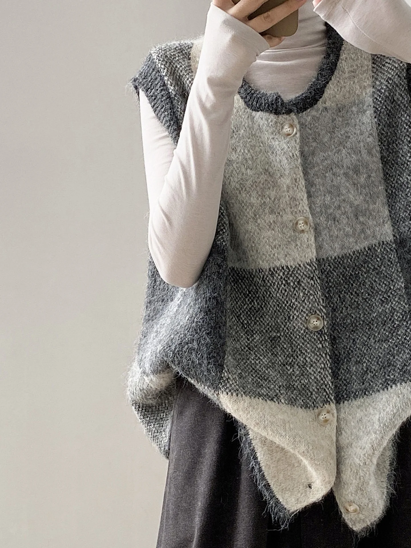 Gilet lavorato a maglia scozzese a colori unici con bottone singolo rotondo Ne Retro Sle Svel Top da donna per la stagione invernale