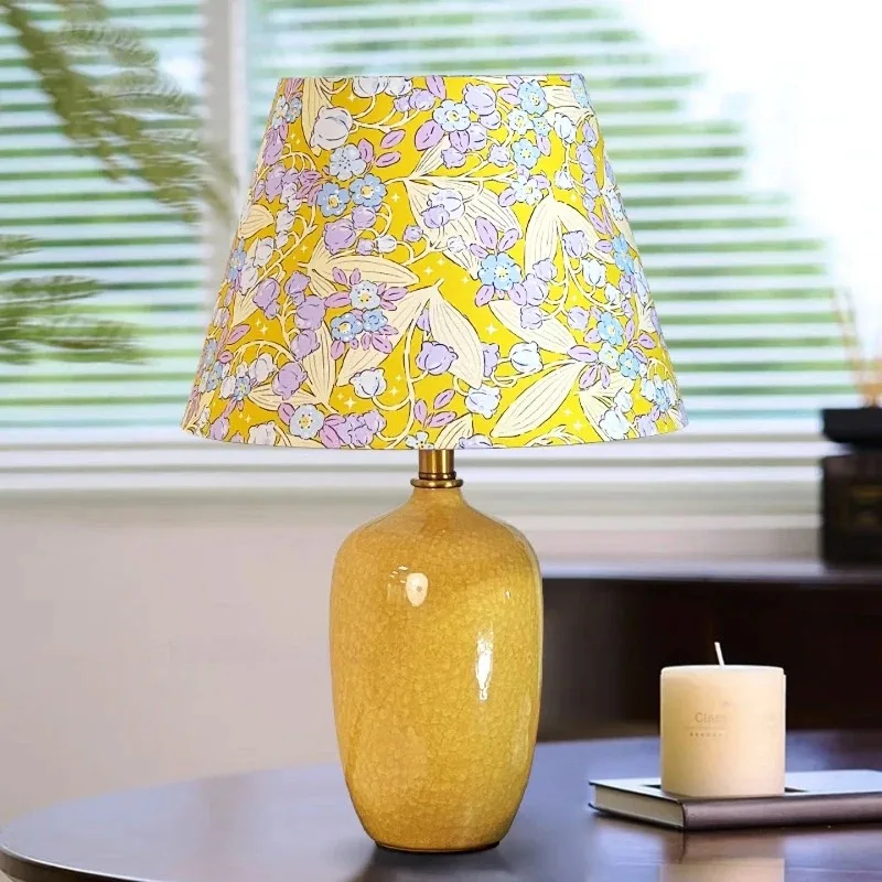 

French floral cloth lily of the valley table lamp, new Chinese ceramic premium retro decorative bedroom bedside table,