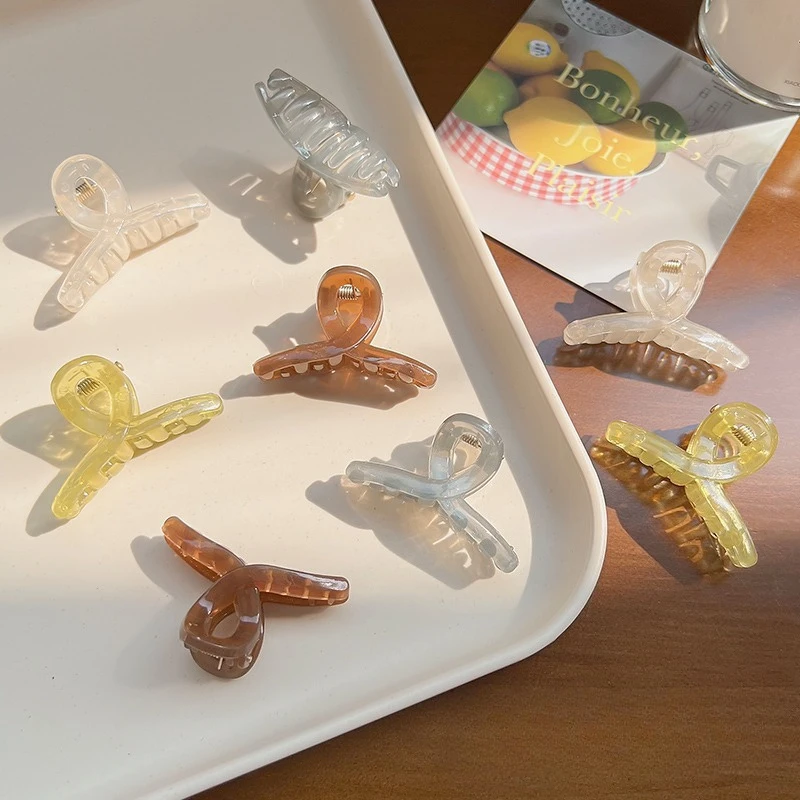 4pcs Jepit Rambut Mini Lucu Jepit Rambut Kecil untuk Anak Perempuan Jepit Samping Semi Transparan Jepit Rambut Bentuk Hiu Kecil Aksesori Pakaian Rambut Wanita