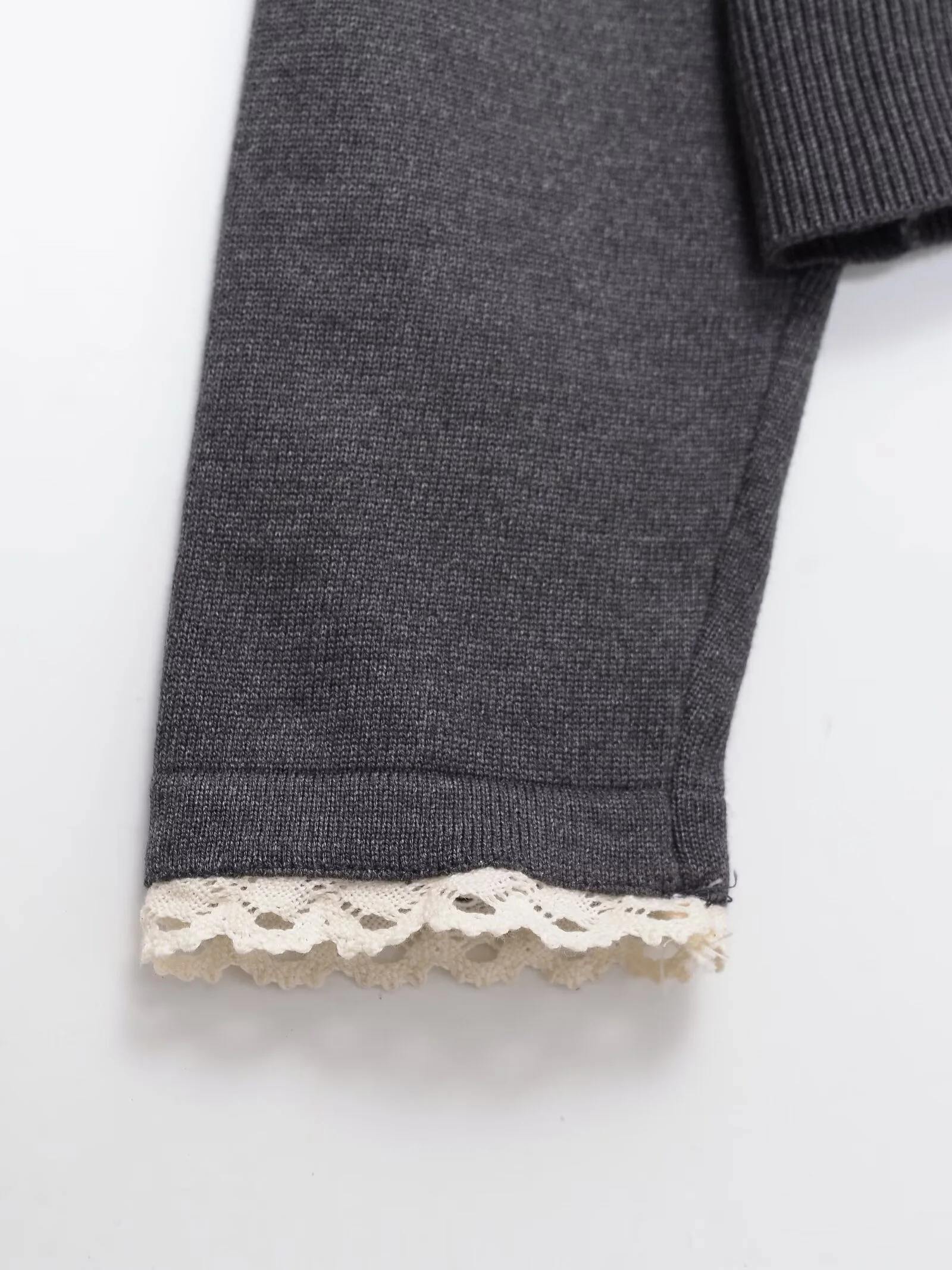 2025 شتاء جديد المرأة عادية حلوة موضة بسيطة المرقعة الجولة الرقبة طويلة الأكمام الدانتيل تقليم سترة مشغولة من الصوف