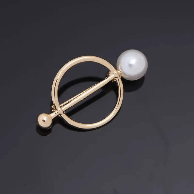 Rhinestone Buckle Pearl Brooches for Women Alloy Simple Heart Round Accessories Clothing Jewelry Weddings Party Casual Pins