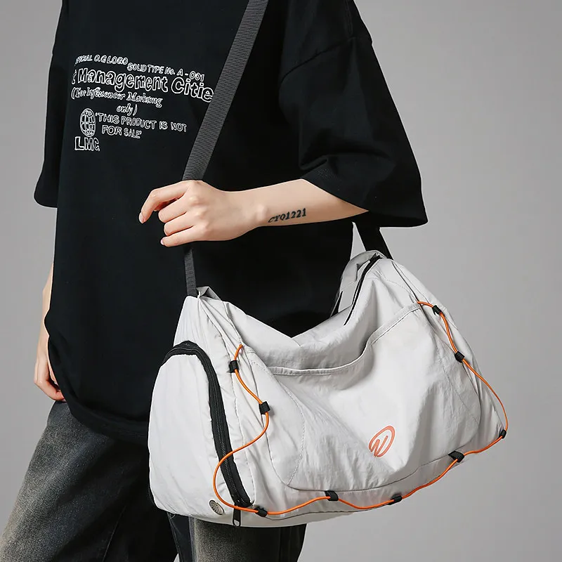 borsa-a-tracolla-sportiva-di-grande-capacita-unisex-leggera-per-fitness-borsa-a-tracolla-trendy-nuovo-stile-2025-nylon-per-il-tempo-libero
