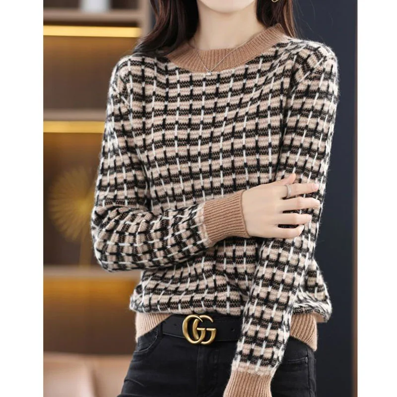 Sweater rajut wanita ramping kasual longgar serbaguna leher bulat kontras warna Patchwork tren mode musim gugur dan musim dingin