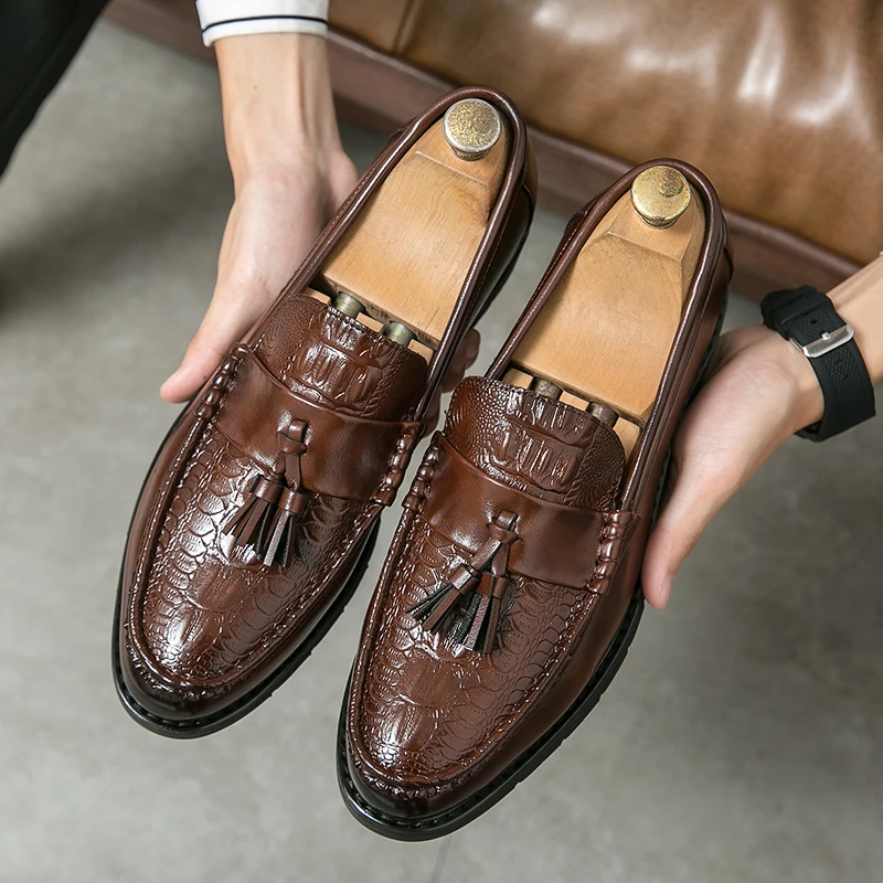 

Luxury Brand Mens Loafers Leather Driving Shoes Casual Business Fringed Leather Shoes Slip on Moccasins Fashion Wedding Shoes