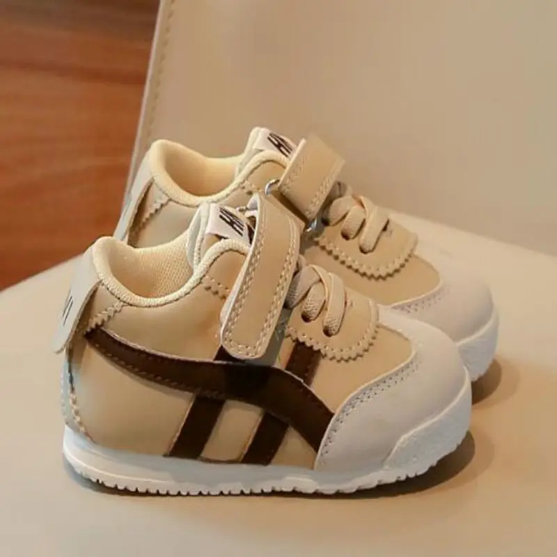 Children's board shoes 2024 autumn new item for male and female babies, non slip soft sole casual children's sports shoes