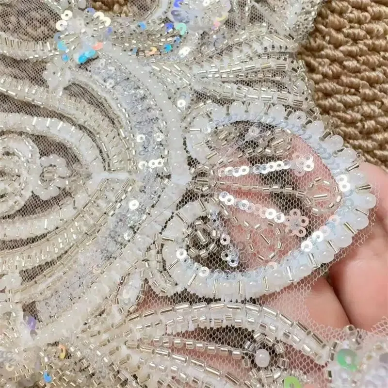Neue bunte weiße Perlenstickerei mit Perlenblumen, Applikation, Brautkleid Cheongsam Vorder- und Rückseite DIY – Detail 3