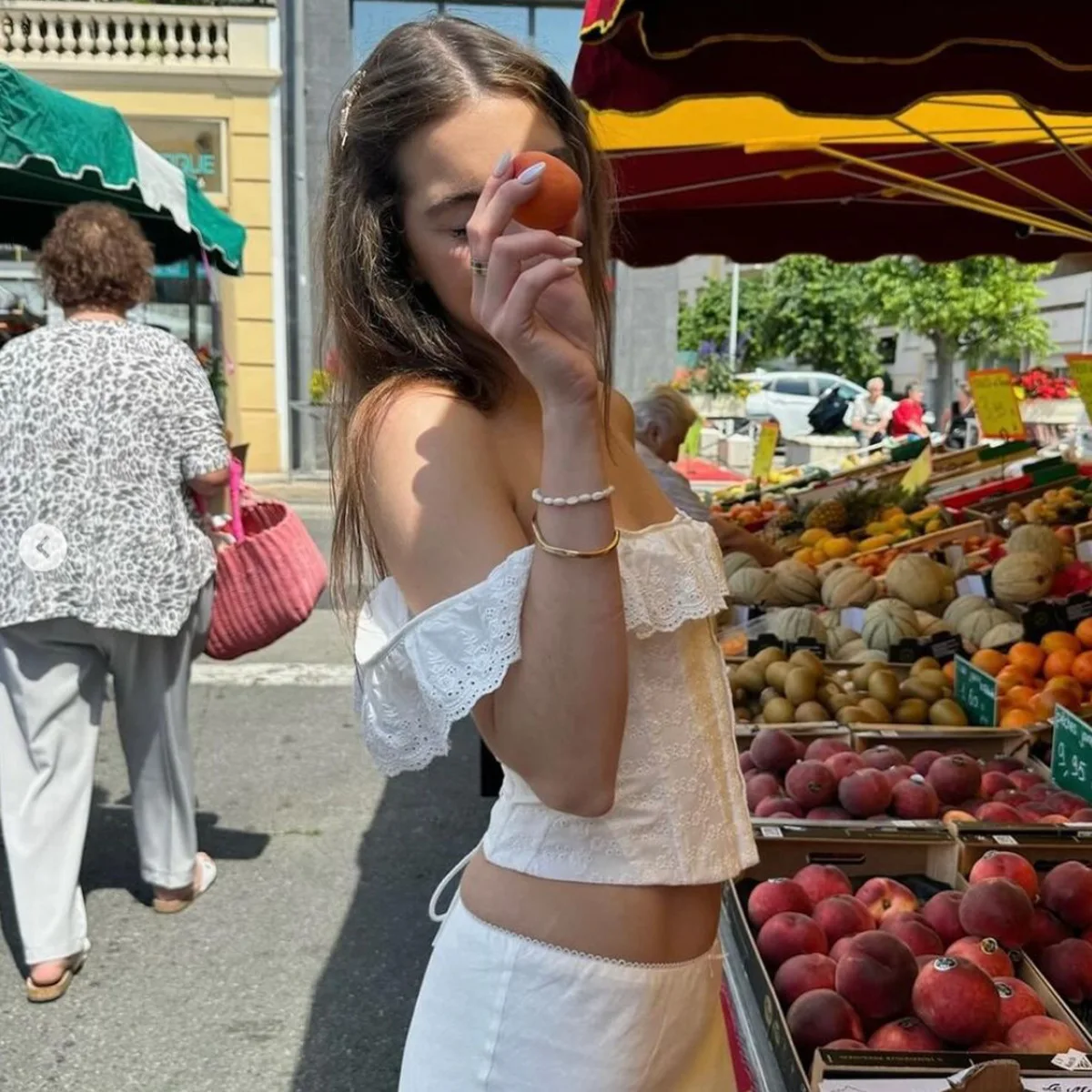 

Футболка с открытыми плечами ярко-розовая женская зимняя уютная футболка с рюшами на талии классический минимализм для музыкального фестиваля городская активность теплая девушка