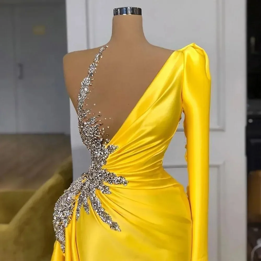 Vestidos de noite manga comprida com um ombro, vestidos elegantes de cetim amarelo, vestido de festa com zíper, vestidos de baile