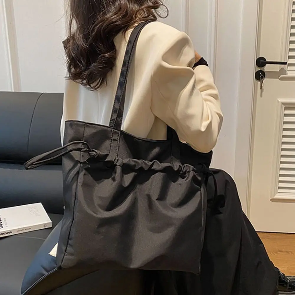 Zipper Nylon Shoulder Bag Multi-Pocket Drawstring Versatile Commuting Handbag Japanese Style Solid Color Large Capacity Tote Bag