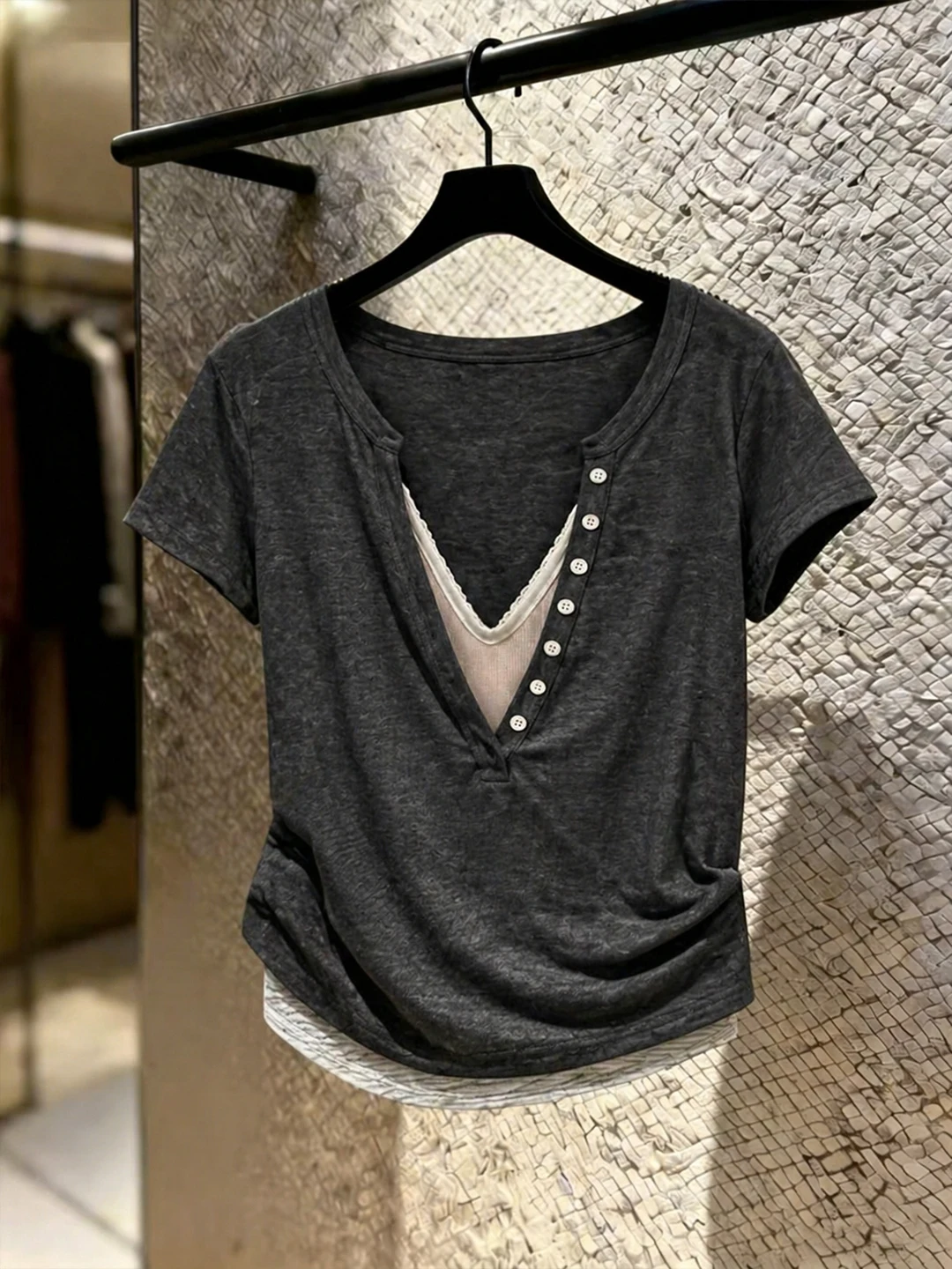 

2026 Summer Fashion Commute Fake Two-Piece V-Neck Short Sleeve Women's Design Color Block Slimming T-Shirt Korean Style Strai...