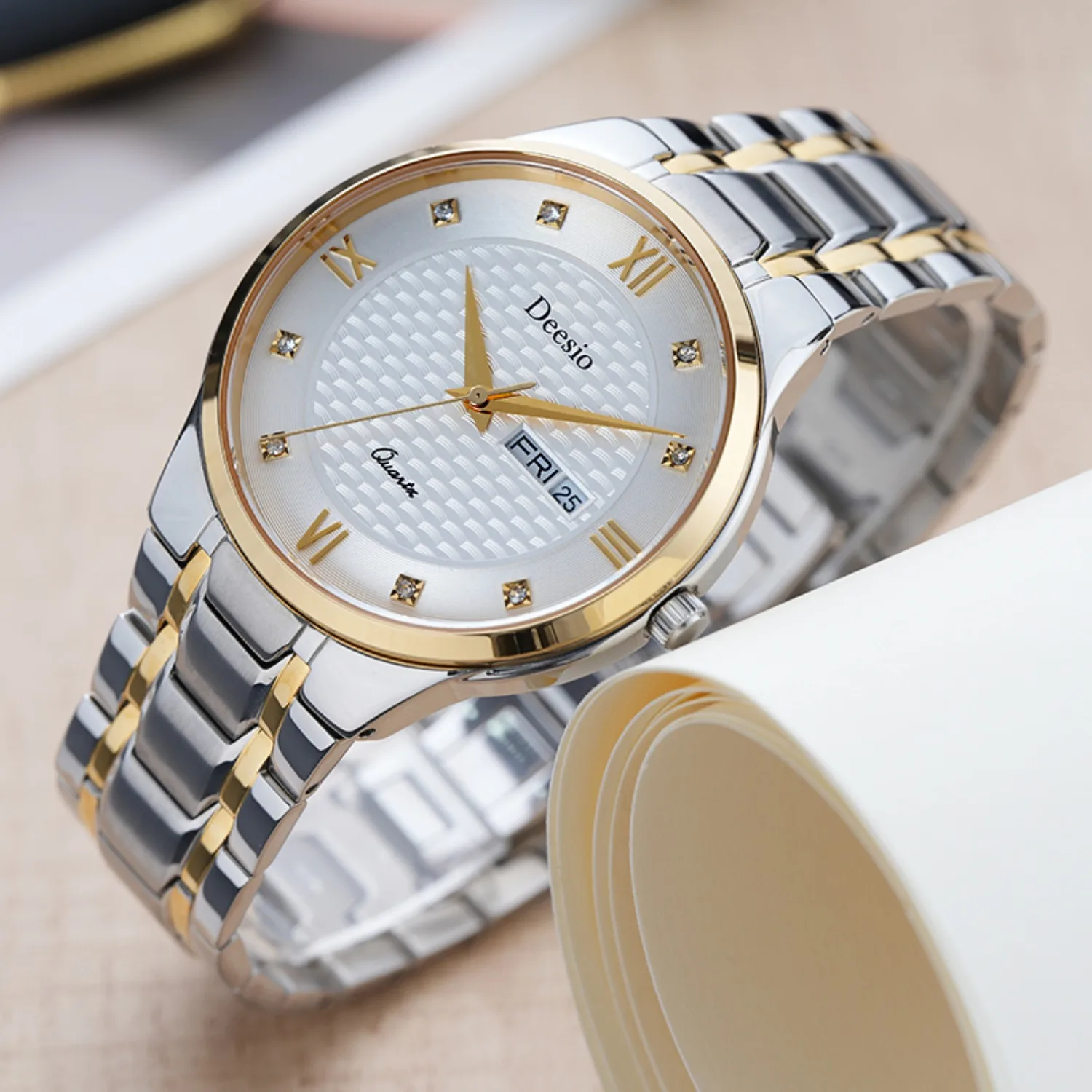 ساعة Deesio كاجوال عصرية للزوجين مصنوعة من مادة الفولاذ المقاوم للصدأ مقاومة للماء وعرض تقويم مزدوج هدايا للرجال والنساء