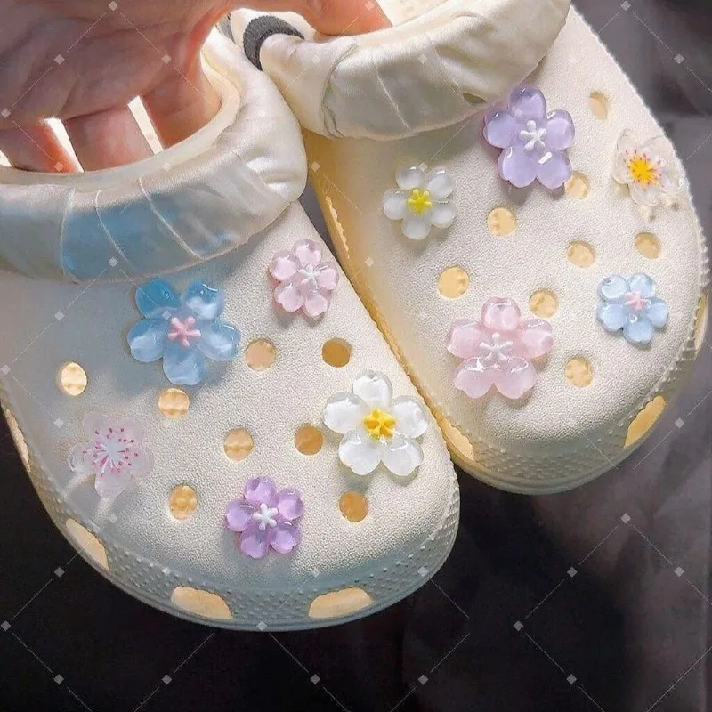 مجموعة 10 قطع من زينة الأحذية DIY زهور ملونة ثلاثية الأبعاد لصنادل وشباشب الصيف وإكسسوارات الأحذية النسائية