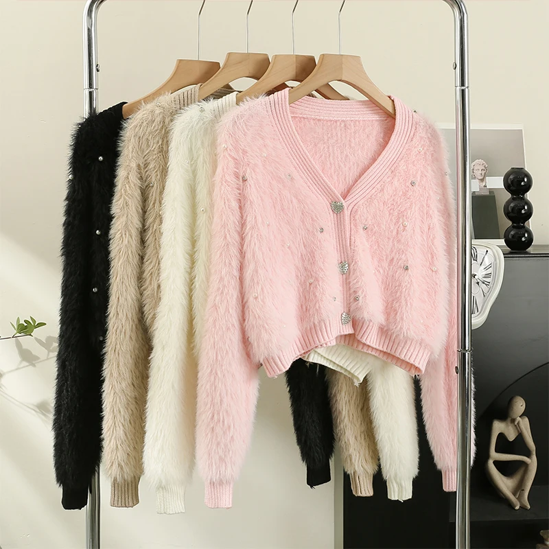 Heart Button Plush Soft Sweater Coat 2023 Autumn/Winter New Women's Fashion Shiny Diamond V-Neck Short Knitted Cardigan Top