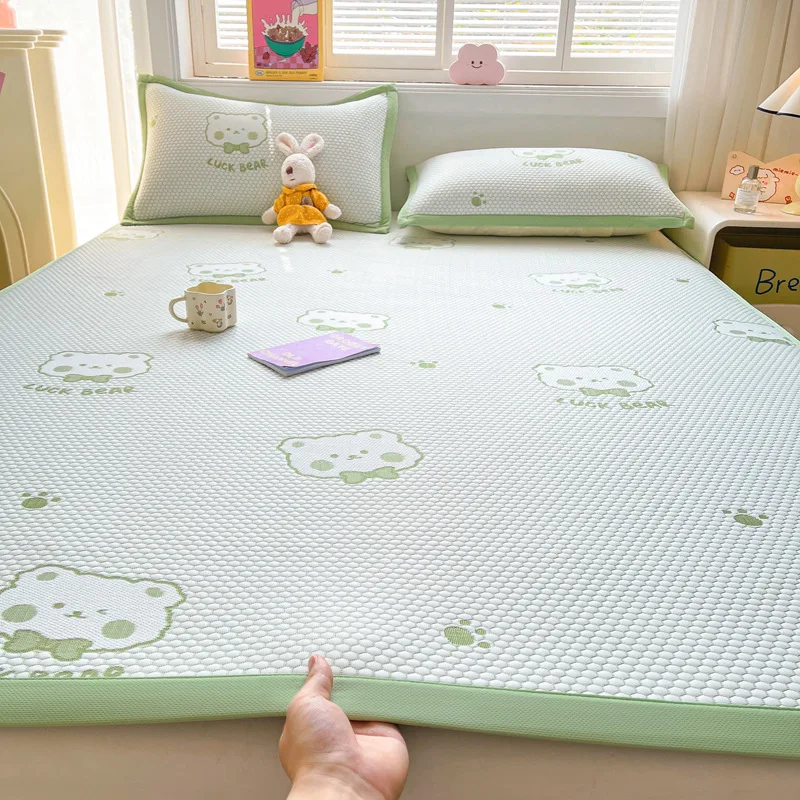Summer Cooling Mattress Cover Lightweight Air Condition Summer Bed Mat Cool Feeling Bedspread Skin Friendly Breathable Bedsheet