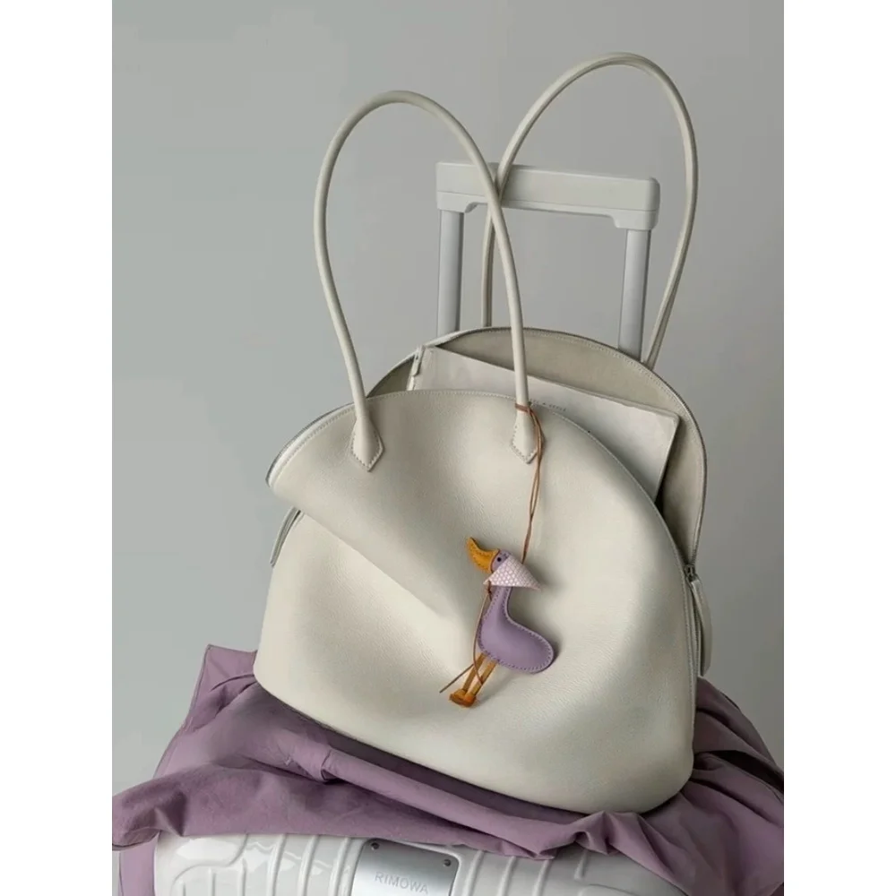 Milk shake white soft leather large capacity shell bag for women 2026 new classic high-end one shoulder armpit tote bag