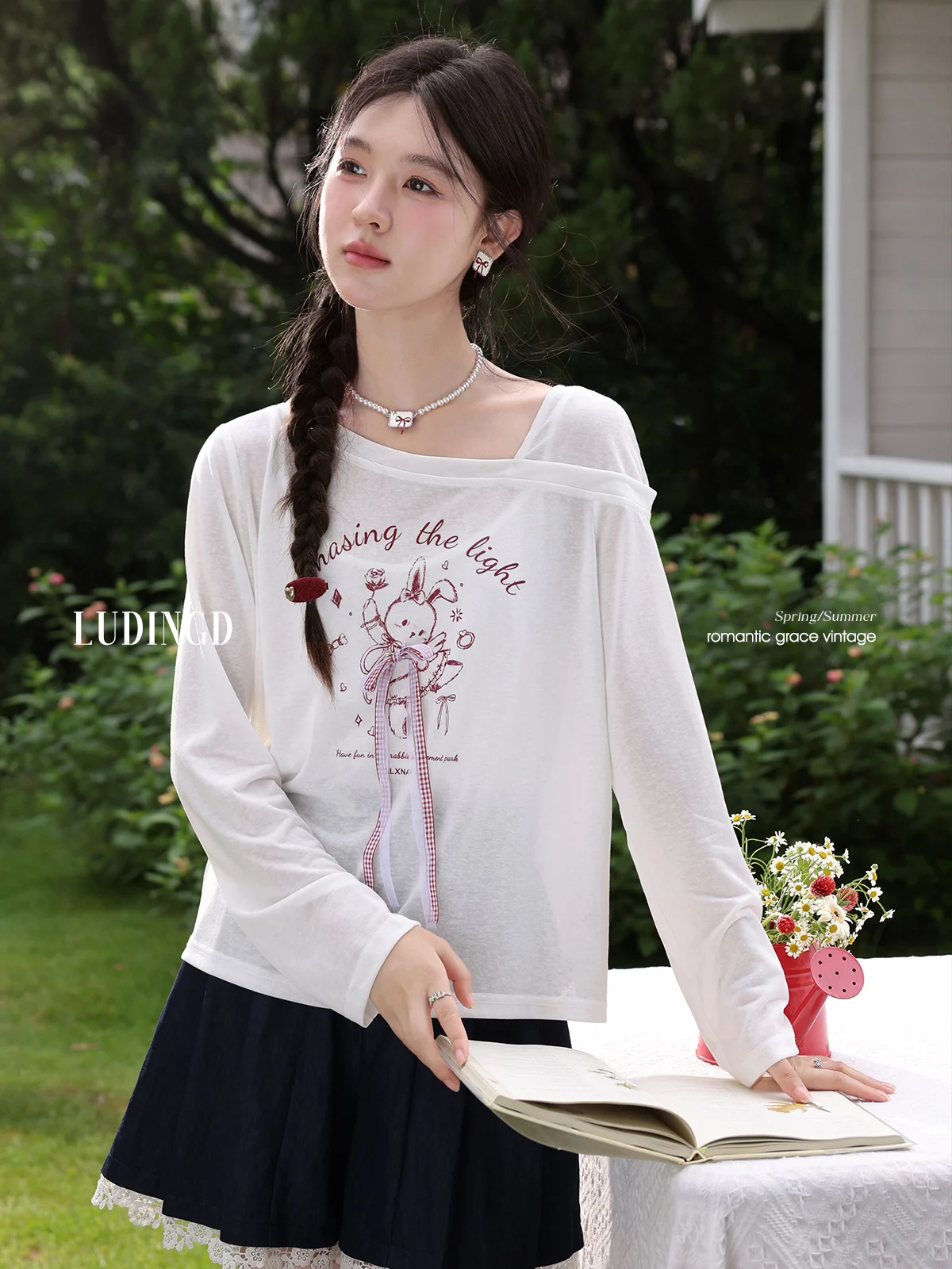 

ALXNAN Plus Size White Printed T-shirt Thin Long Sleeve Sunscreen Skew Collar Blouse Summer Loose-fit Casual Female Tops D11826
