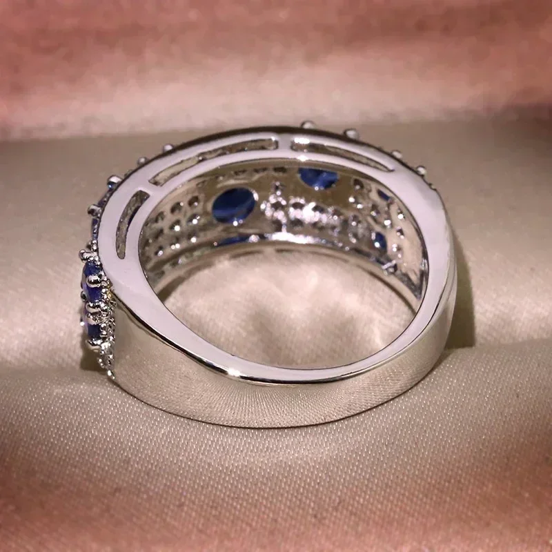 2026 New Fashionable Temperament Blue and White Inlaid Cubic Zirconia Ring Dazzling Bride Attending Banquet Klein Jewelry