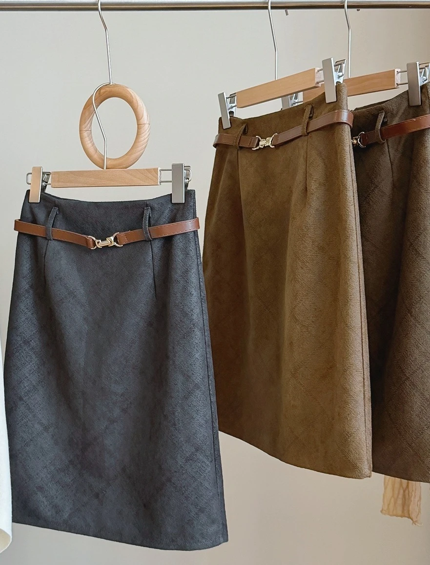 Autumn New Plaid Suede Skirt Women's Retro Fashion High Waist Split Straight Skirt