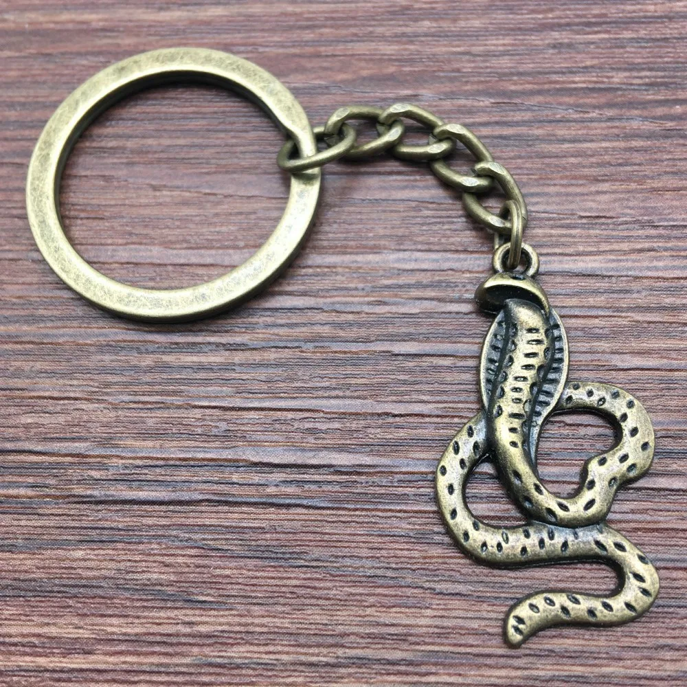 Retro Snake Reptile Keychain DIY Men Jewelry Car Keychain Ring Keyholder Handmade Bag Gift For Boyfriend