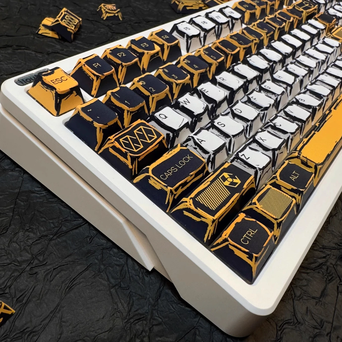 

Comic Wind War PBT Original Highly Transparent Thermal Sublimation Mechanical Keyboard Cap Wooting Drunk Deer Rain 75