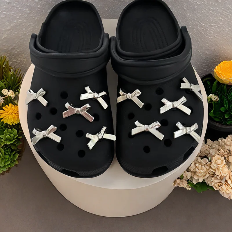 

Fashion trends Hole Shoe Charms for DIY Garden Shoe silvery bow removable Shoe Buckle Decoration for Sandals Clogs Kids Gifts