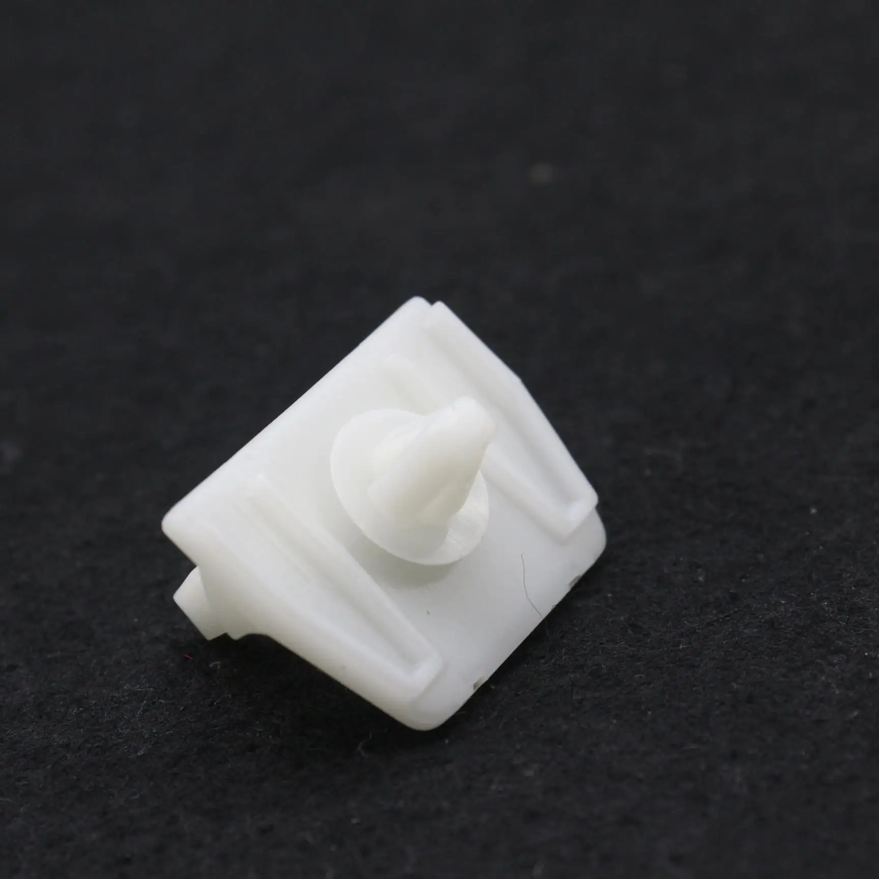 

10 шт. зажимы для обшивки дверей для Mercedes-Benz 300E 300TE 300TD 260E 190 190D 190E 0019884681, защелка, белая нейлоновая застежка