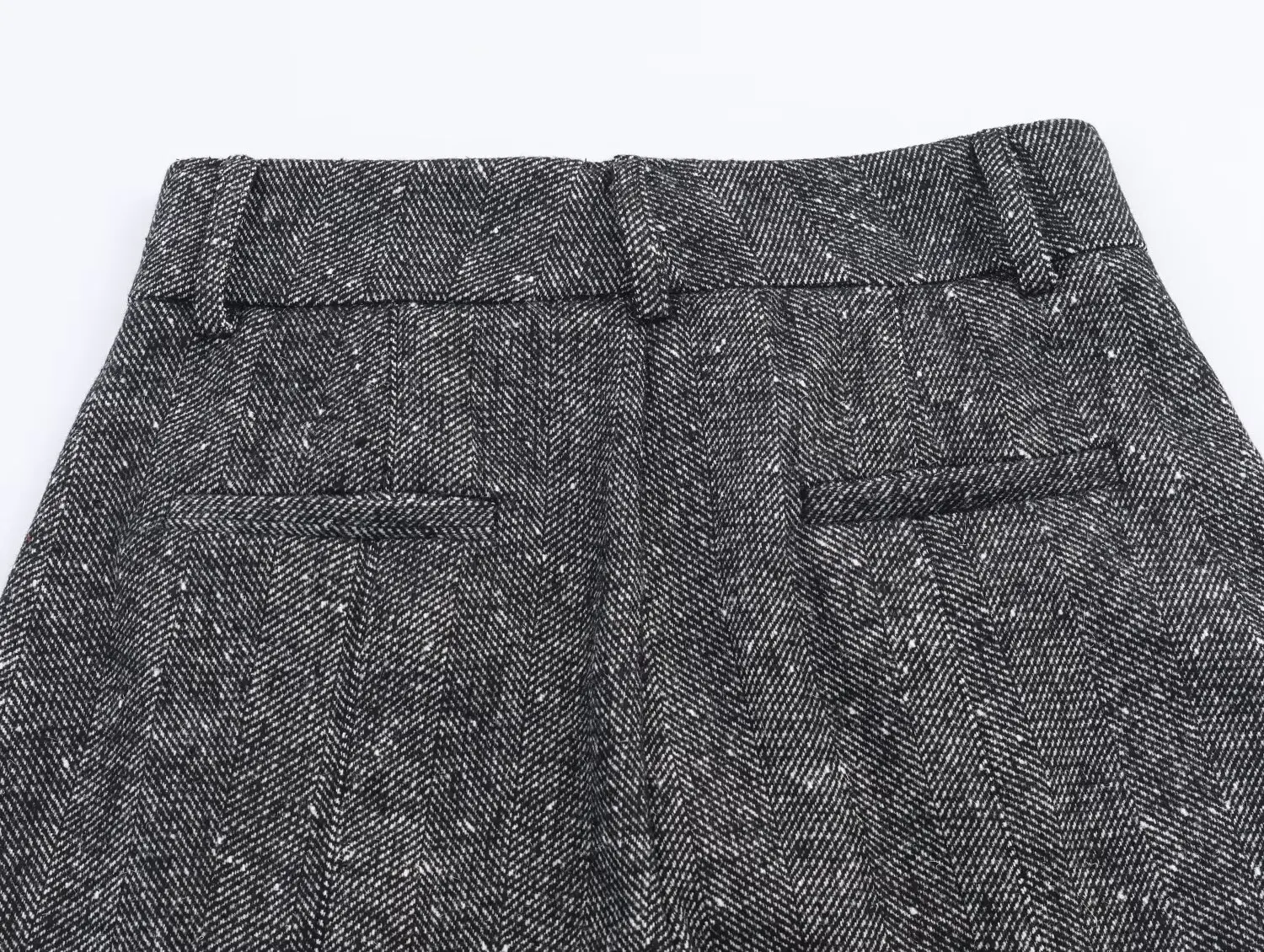 ملابس نسائية جديدة لعام 2025: بنطال عصري عالي الخصر واسع الساق على الطراز الأوروبي والأمريكي مع لمسة نهائية لامعة