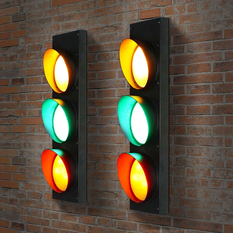 Traffic Light Wall Sconce Retro Industrial Traffic Signal Wall Lamp Vintage Wall Light for Bar Cafe Club Game Room Decor ﻿