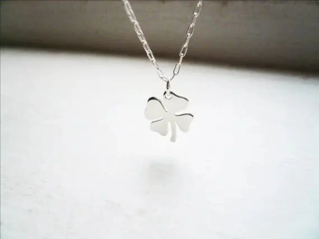 Trendy Beatiful Four Leaf Clover Necklace