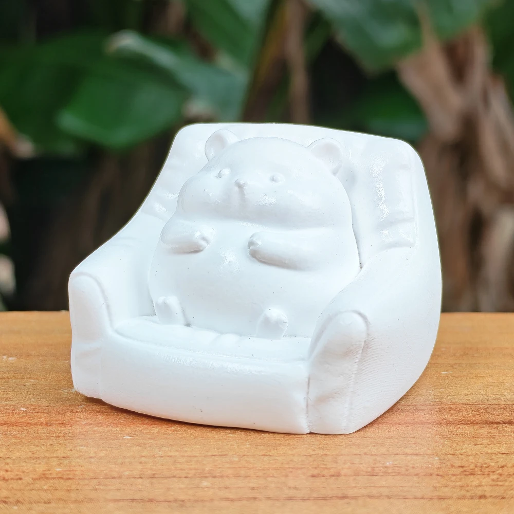 1.9-Inch Hamster Figurine on a Sofa, Modern Style, Artistic Style, Suitable for Halloween Decorations, Creative Desktop Ornaments, Party Decorations, Housewarming Gifts, Fireplace, Office, Back-To-School Season Gifts, Study Room