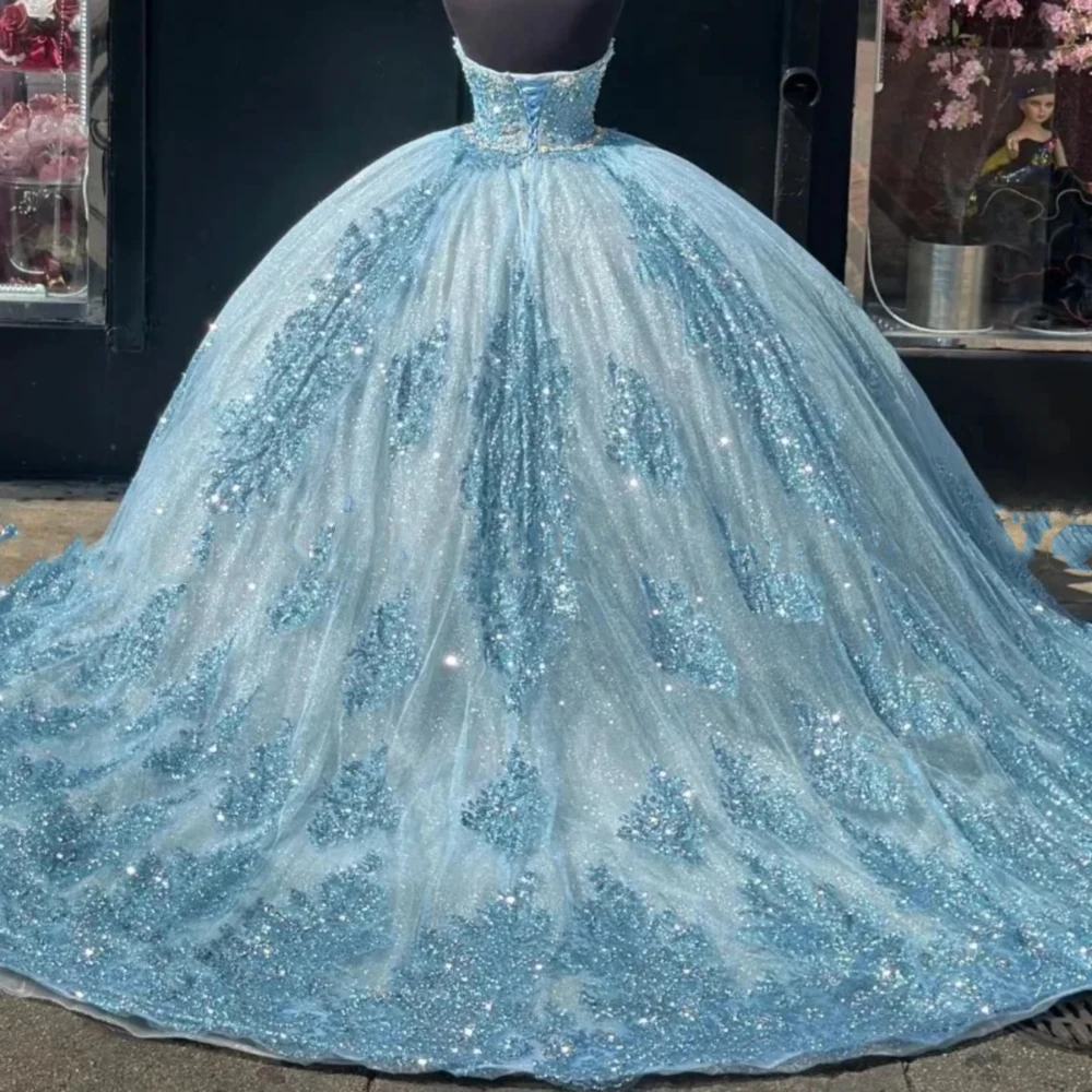 Champagner glänzendes Quinceanera-Kleid mit Spaghettiträgern, Prinzessin-Abschlussballkleid, goldene Applikationen, Spitze, Perlen, Tüll, süßes 16-Kleid