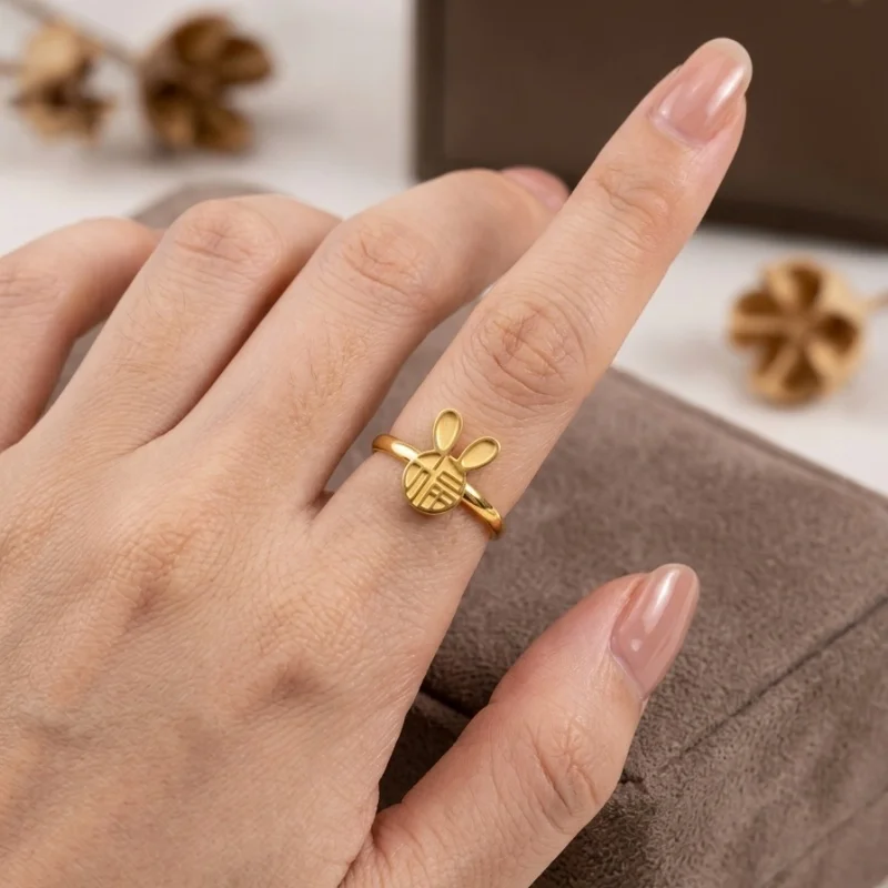 1 Piece Stainless Steel Ring Plated with 18K Gold with a Rabbit and Fortune Symbol, New Chinese-Style Zodiac Year Rabbit-Shaped Ring, Suitable for Women's Daily Wear, New Chinese-Style Outfits, Hanfu and Qipao Pairing, Simple and Understated, Full of Good Luck, Versatile Hand Accessory