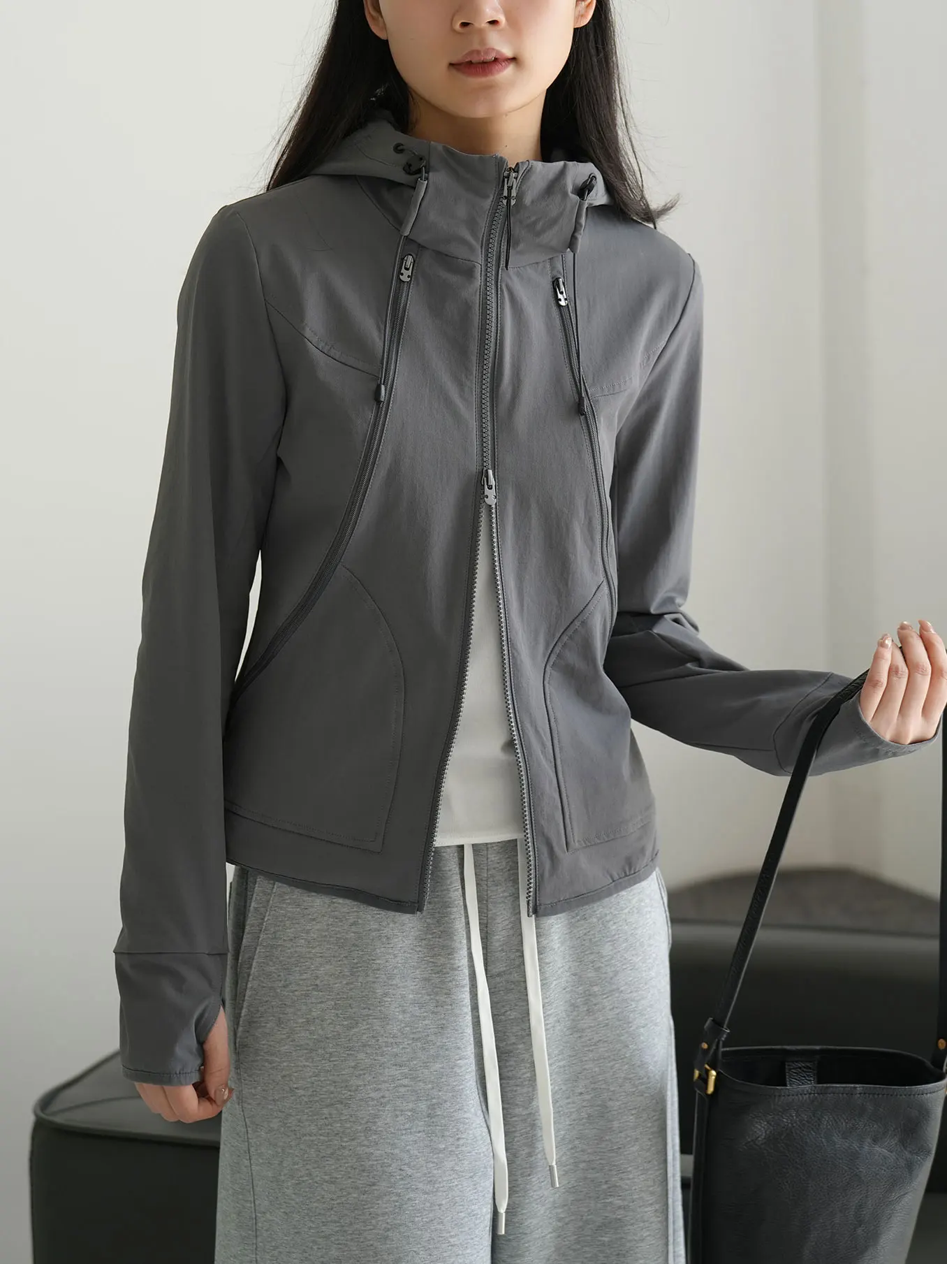 

Женская приталенная водонепроницаемая куртка для активного отдыха из нейлонового волокна, коллекция Осень 2025, универсальная, с длинными рукавами, на молнии